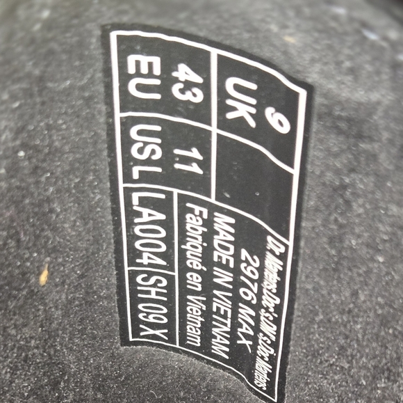 NWOB Dr. Martens 2976 Max Distressed Leather Platform Chelsea Boot - Black - Picture 5 of 6